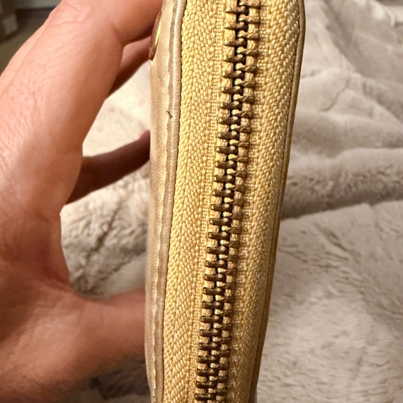 Frye Campus Rivet Zip-Around Leather Wallet Color Tan - Picture 8 of 14